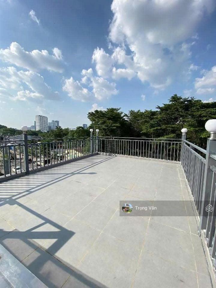 Mặt tiền ngay vĩnh hội  view công viên  nhà 4 tầng  sổ 71,3m². chỉ 16 tỷ