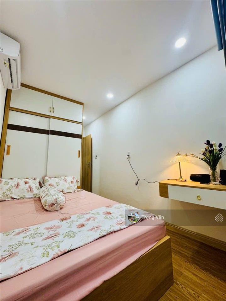 Sau lưng căn mặt tiền nguyễn thượng hiền  3 tầng 3pn 4wc hc đủ. chỉ 4,9 tỷ
