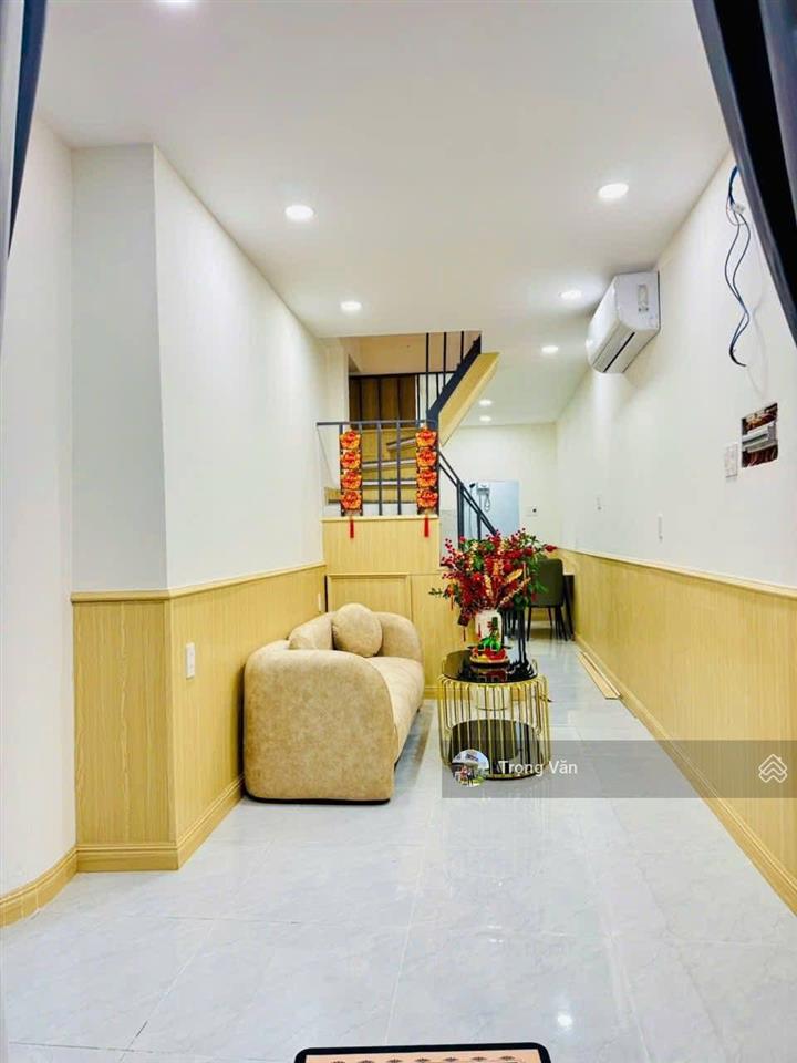 Sau lưng căn mặt tiền nguyễn thượng hiền  3 tầng 3pn 4wc hc đủ. chỉ 4,9 tỷ