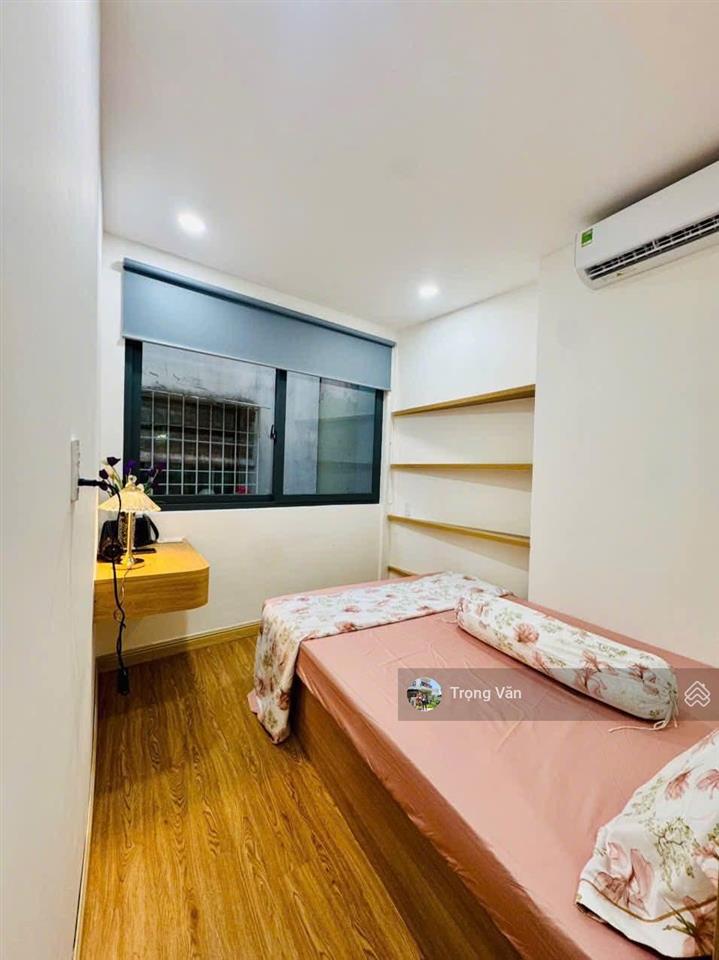 Sau lưng căn mặt tiền nguyễn thượng hiền  3 tầng 3pn 4wc hc đủ. chỉ 4,9 tỷ