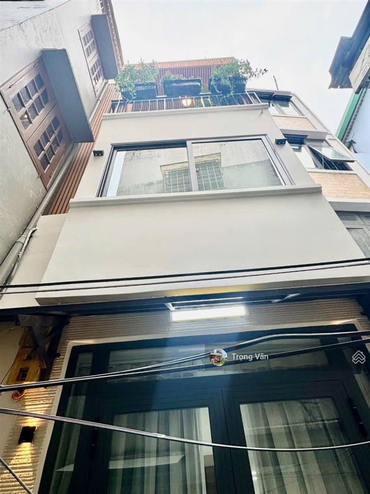 Sau lưng căn mặt tiền nguyễn thượng hiền  3 tầng 3pn 4wc hc đủ. chỉ 4,9 tỷ
