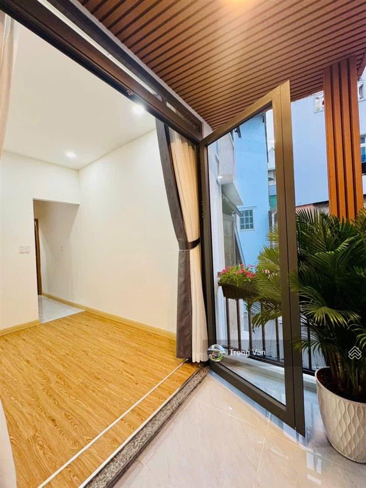 Sau lưng căn mặt tiền nguyễn thượng hiền  3 tầng 3pn 4wc hc đủ. chỉ 4,9 tỷ
