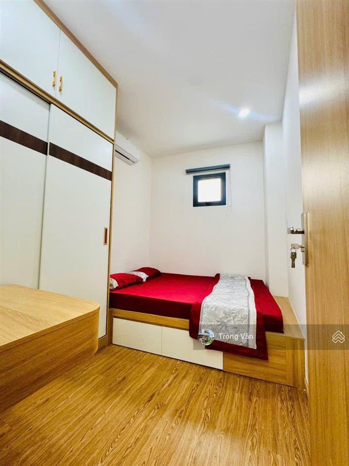 Sau lưng căn mặt tiền nguyễn thượng hiền  3 tầng 3pn 4wc hc đủ. chỉ 4,9 tỷ