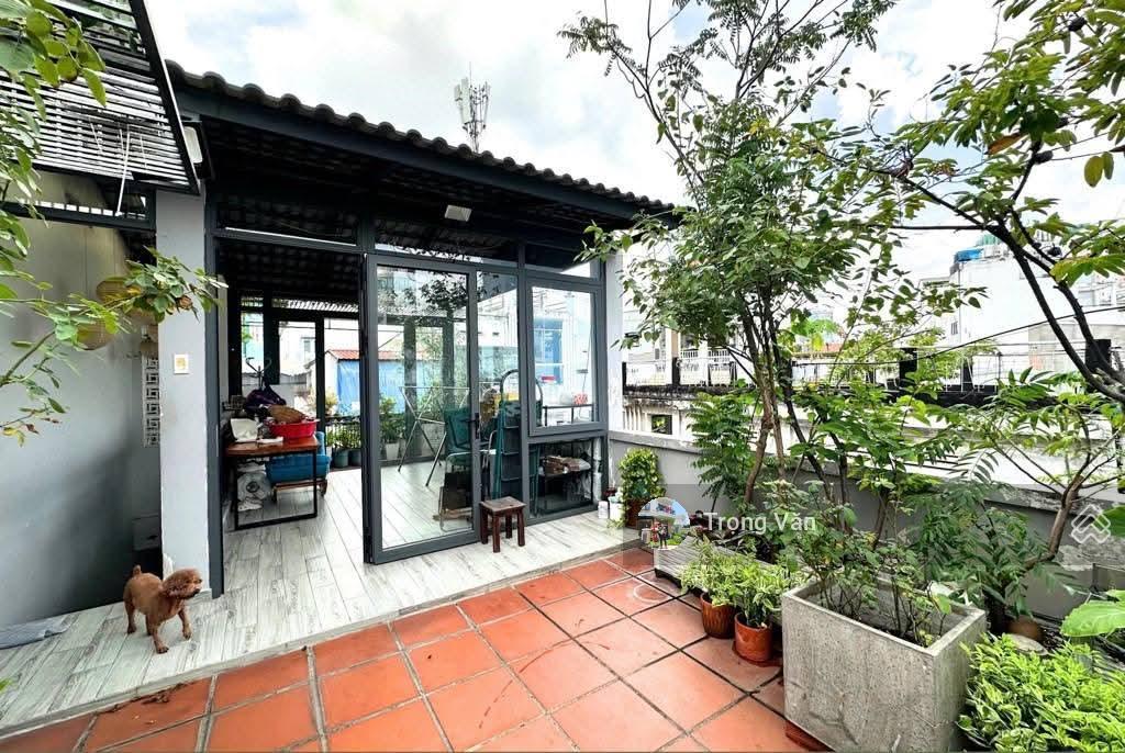 Nhà bến vân đồn diện tích lớn  72m² (4,84m x 15,9m). chỉ 8,3 tỷ