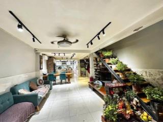 Nhà bến vân đồn diện tích lớn  72m² (4,84m x 15,9m). chỉ 9,3 tỷ