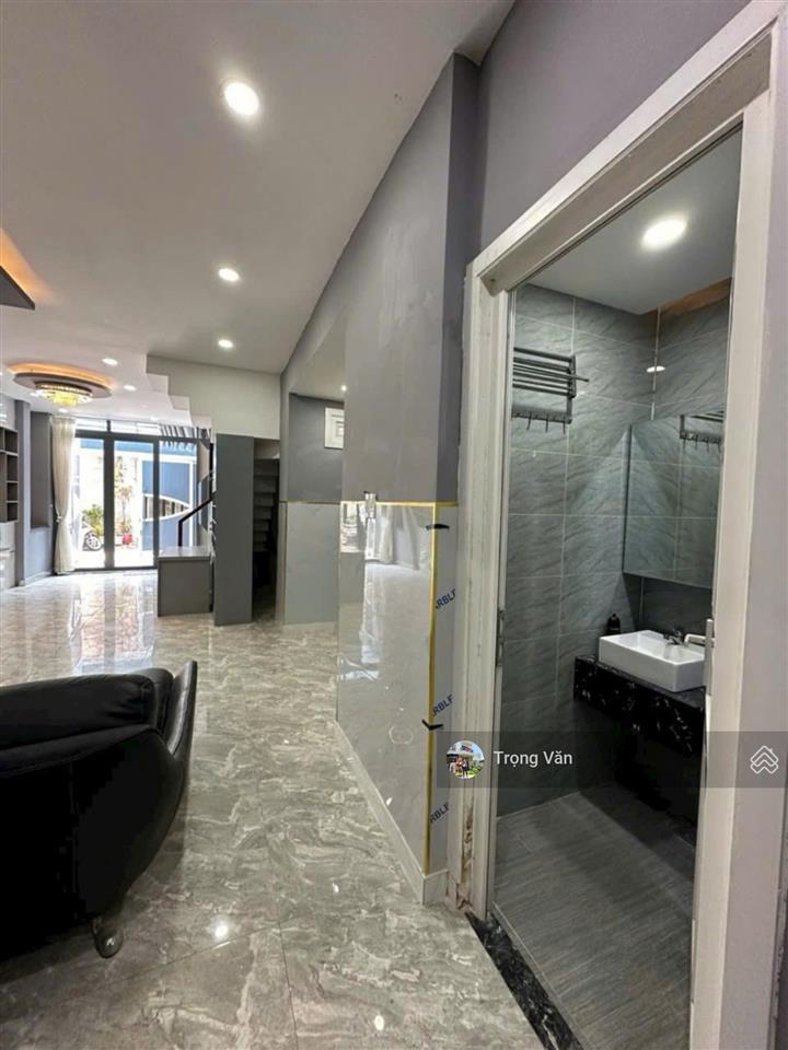 Chỉ 12,8 tỷ  trước nhà 5m  sát mt an dương vương giáp q1  diện tích lớn  nhà 3 tầng 5pn 4wc