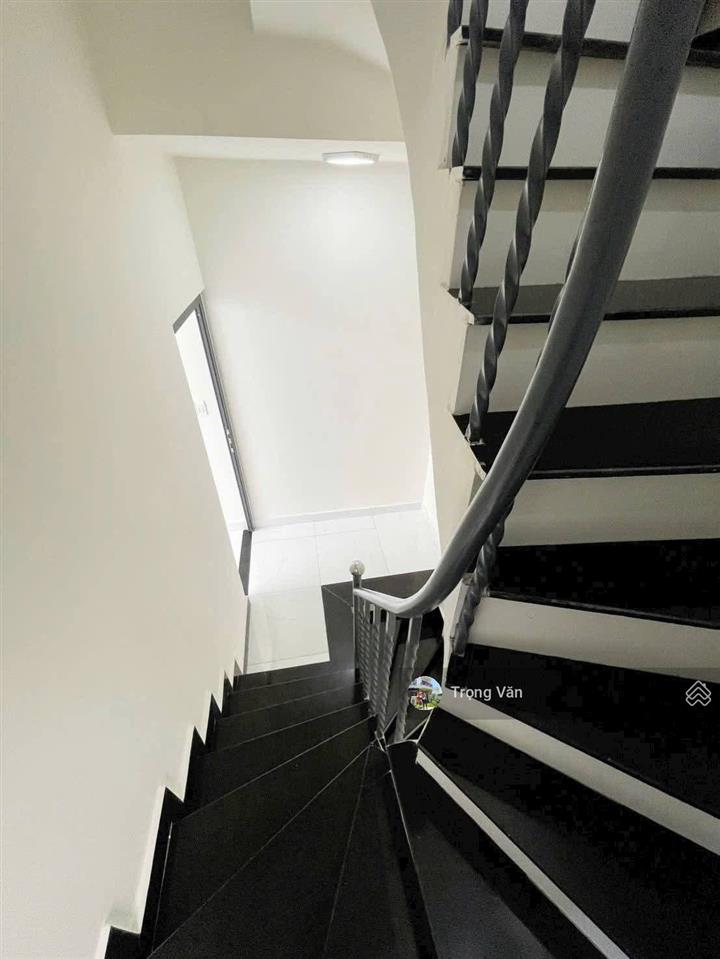 Căn góc hẻm 3,5m thông hoàng sa  4 tầng 3pn 4wc  ngang 4,57m. chỉ 4,25 tỷ