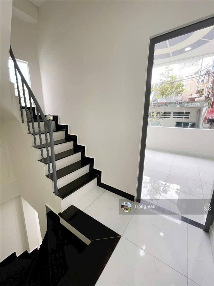 Căn góc hẻm 3,5m thông hoàng sa  4 tầng 3pn 4wc  ngang 4,57m. chỉ 4,25 tỷ