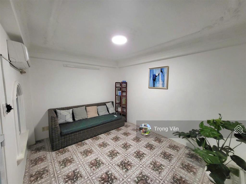 Chỉ 10,2 tỷ  nhà 5 tầng  mặt đường số 8,5m ngay tân vĩnh  xe hơi ngủ thoải mái