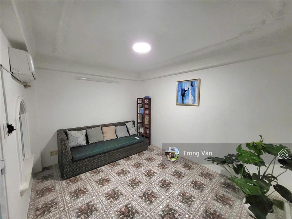 Chỉ 10,5 tỷ  nhà 5 tầng mặt đường số 8,5m ngay tân vĩnh  kế khu thể thao q4 đang xây