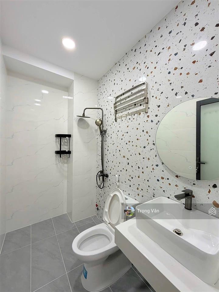 Mặt đường đoàn văn bơ  nhà mới xây 2026  sổ 57,7m². giá 9,8 tỷ