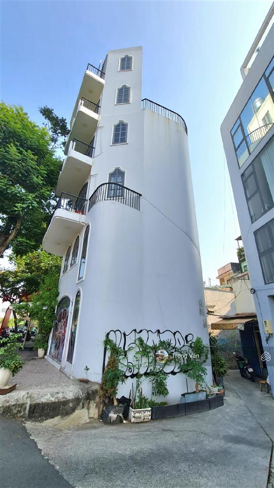 Sở hữu thế đất viên kim cương panorama 360 độ  nhà 6 tầng mặt tiền hoàng sa. giá tốt 14.8 tỷ