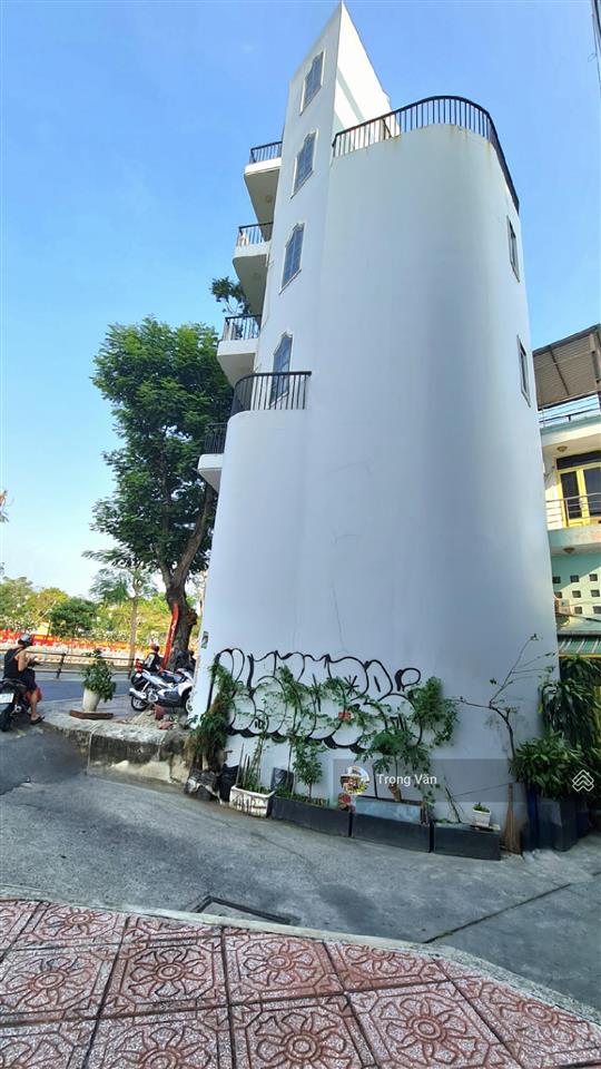 Sở hữu thế đất viên kim cương panorama 360 độ  nhà 6 tầng mặt tiền hoàng sa. giá tốt 14.8 tỷ