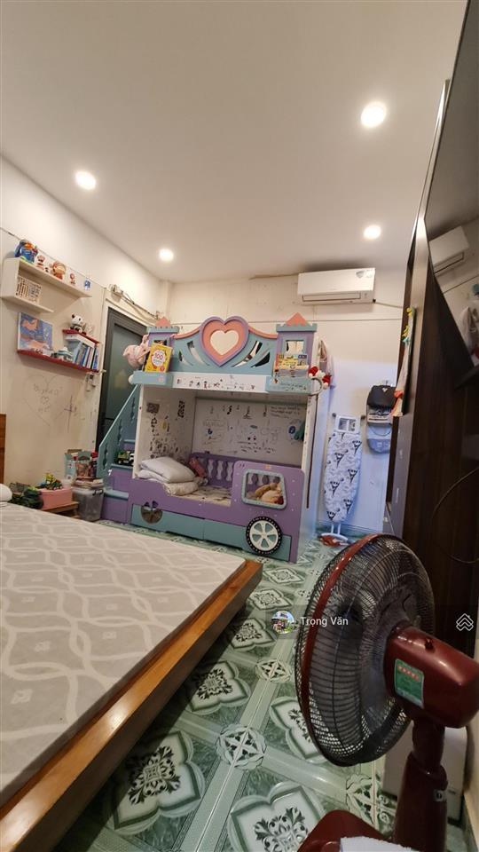 Vị trí không có căn thứ 2  view đối diện công viên 23/9  cho thuê được 120 triệu/ năm