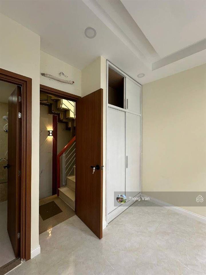 Chỉ 3,75 tỷ  sư vạn hạnh  q5 hiếm bán  nhà đẹp 3 tầng 2pn 3wc  có thêm sân để xe