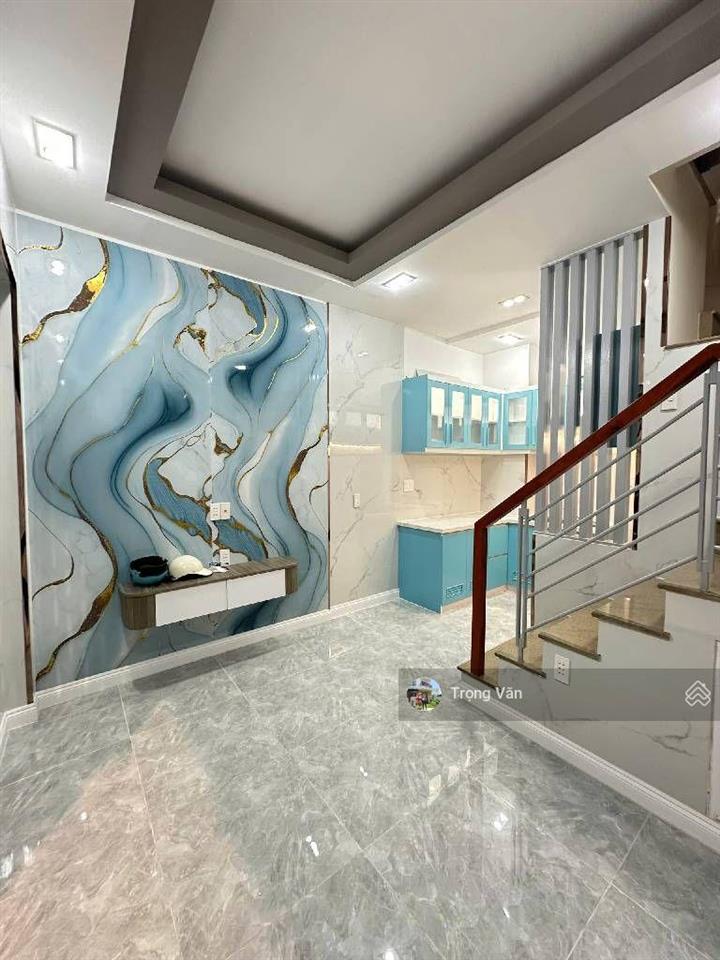 Chỉ 3,75 tỷ  sư vạn hạnh  q5 hiếm bán  nhà đẹp 3 tầng 2pn 3wc  có thêm sân để xe