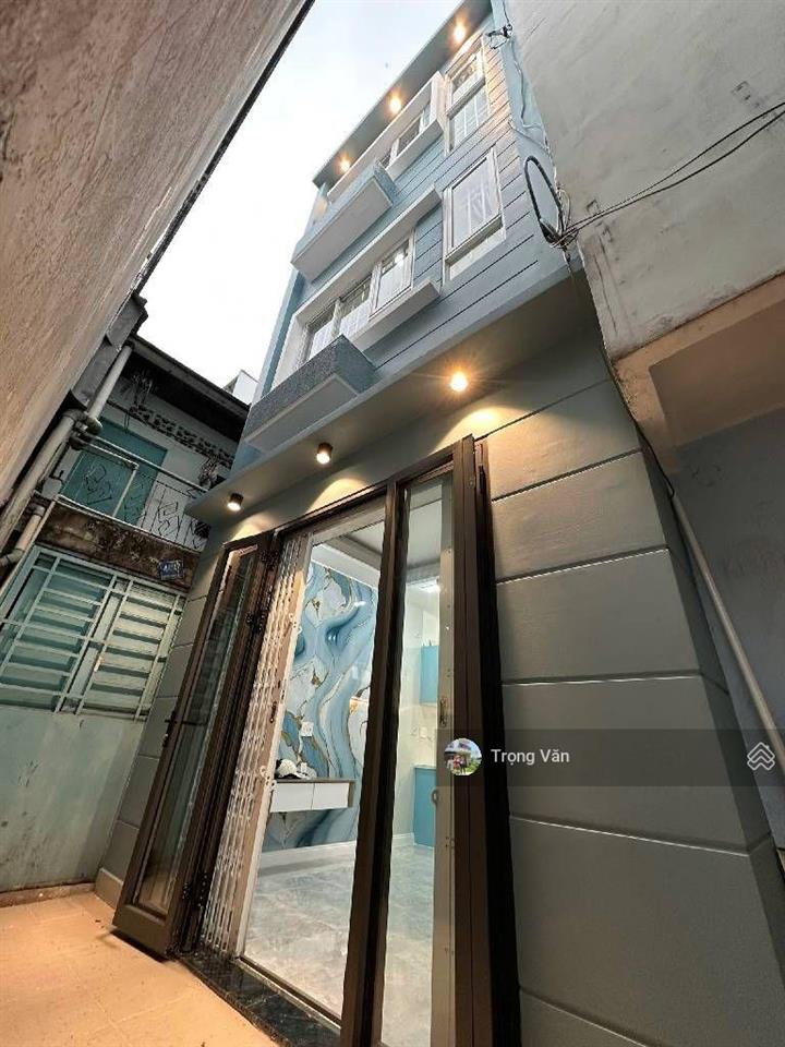 Chỉ 3,75 tỷ  sư vạn hạnh  q5 hiếm bán  nhà đẹp 3 tầng 2pn 3wc  có thêm sân để xe