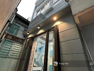Chỉ 3,75 tỷ  sư vạn hạnh  q5 hiếm bán  nhà đẹp 3 tầng 2pn 3wc  có thêm sân để xe
