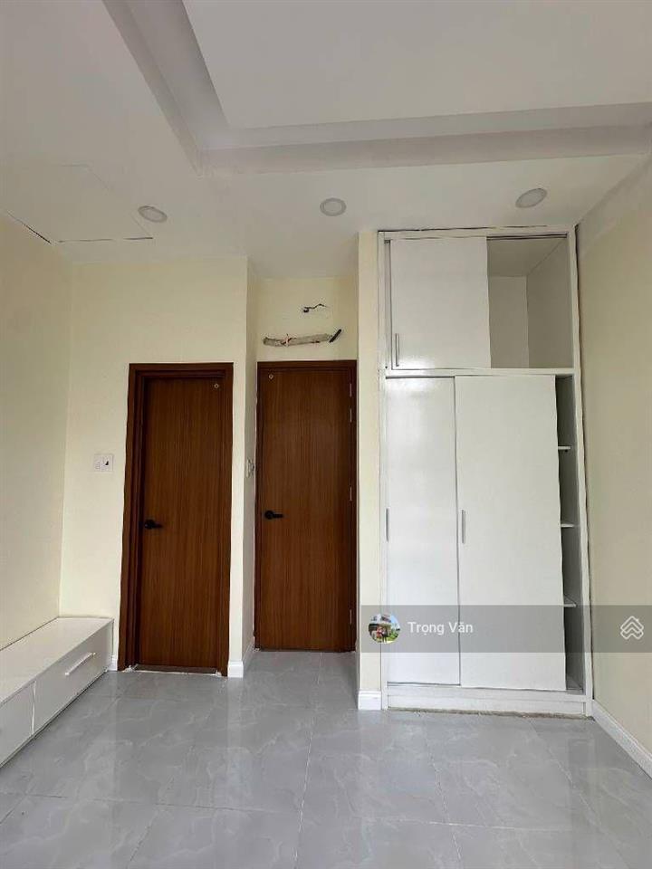 Chỉ 3,75 tỷ  sư vạn hạnh  q5 hiếm bán  nhà đẹp 3 tầng 2pn 3wc  có thêm sân để xe