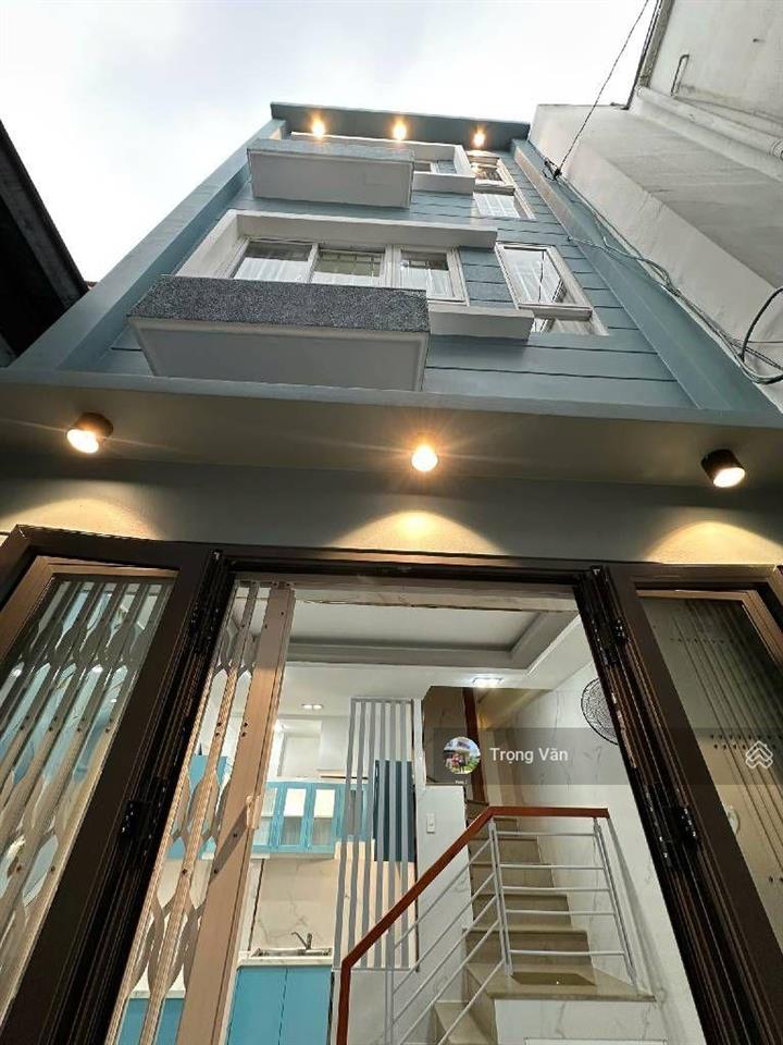Chỉ 3,75 tỷ  sư vạn hạnh  q5 hiếm bán  nhà đẹp 3 tầng 2pn 3wc  có thêm sân để xe