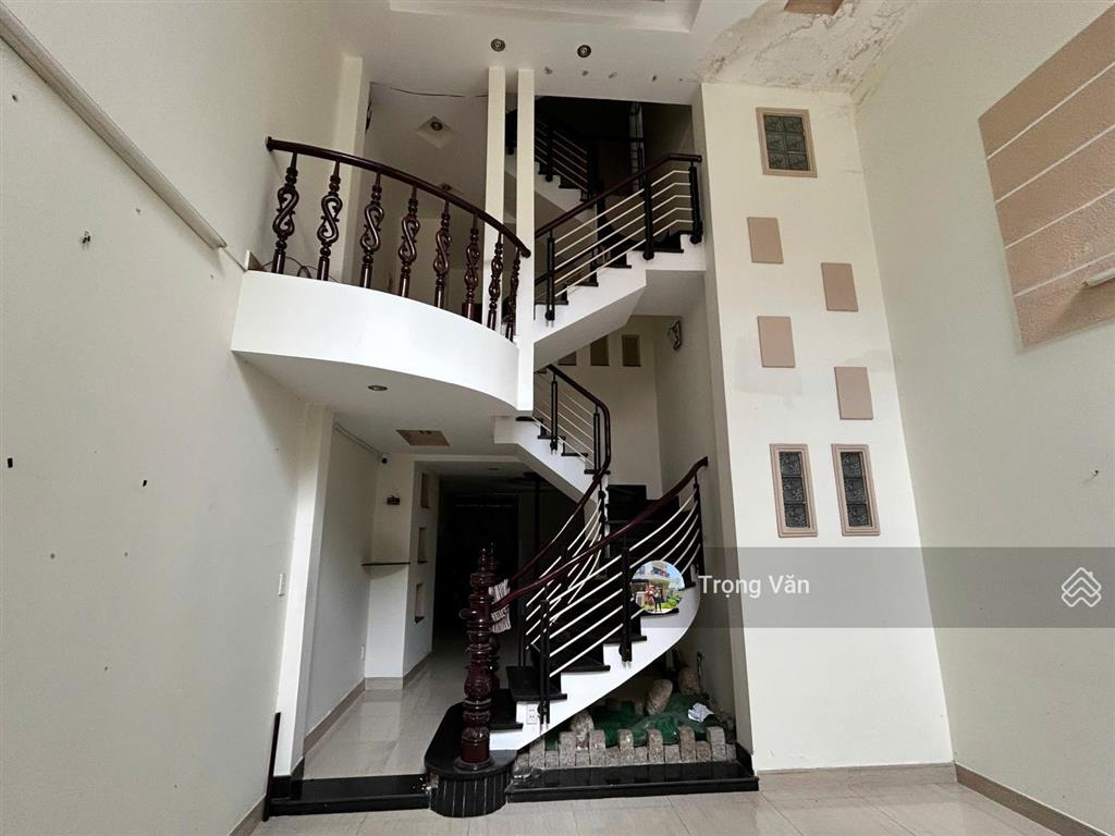 Gấp bán 6.2 tỷ  hẻm trước nhà 4m  nhà 5 tầng 5pn 5wc  sổ 52,1m² (4,48 x 12,5)