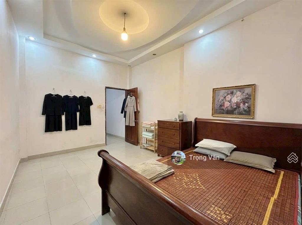 Nhà mặt hẻm xe tải 6m sát mặt tiền lê văn sỹ quận 3  sổ 49,6m². chỉ 10,6 tỷ