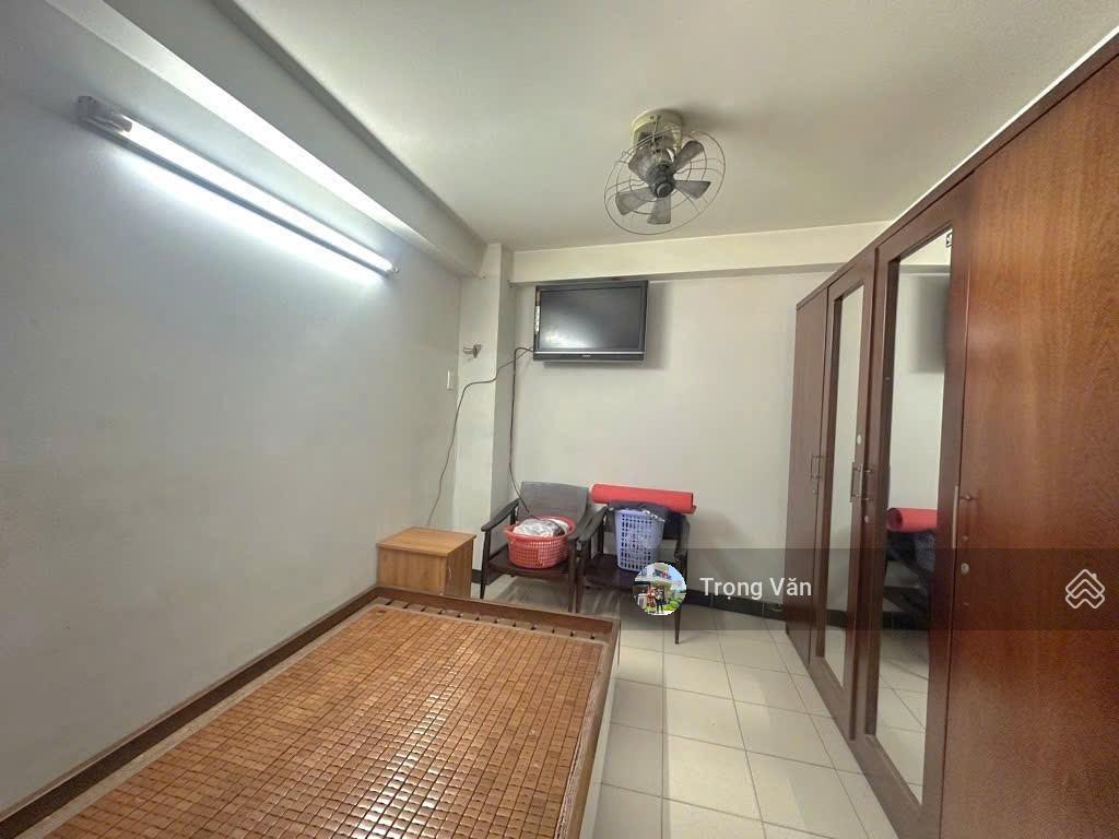 Mặt tiền huỳnh văn bánh (15m)  nhà 5 tầng 6 pn. chỉ 8,7 tỷ