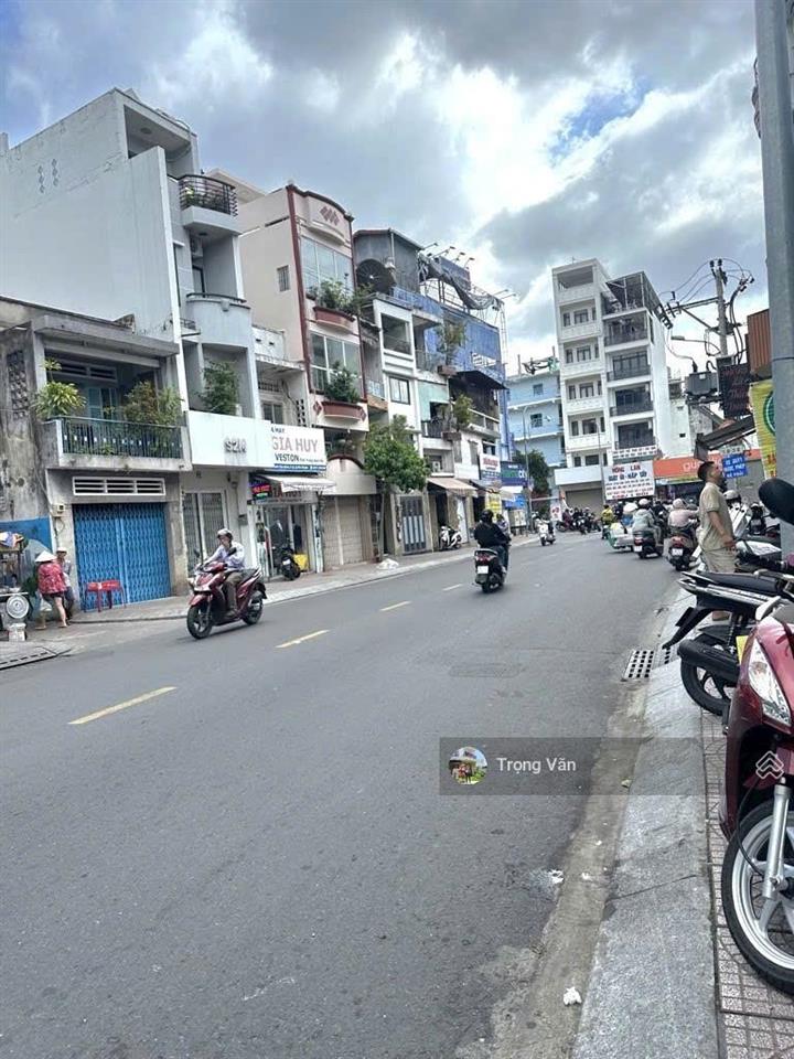 Mặt tiền huỳnh văn bánh (15m)  nhà 5 tầng 6 pn. chỉ 8,7 tỷ