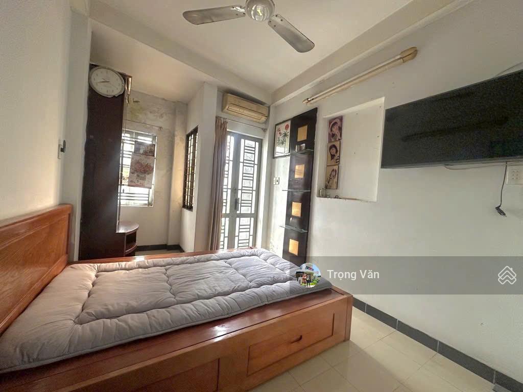 Mặt tiền huỳnh văn bánh (15m)  nhà 5 tầng 6 pn. chỉ 8,7 tỷ