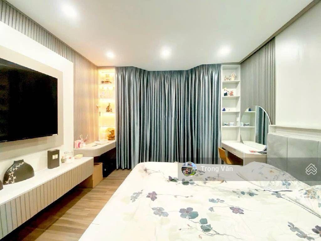 Mặt tiền lý thường kiệt (30m)  nhà 6 tầng 360m² sàn hc đủ. giá 32,5 tỷ
