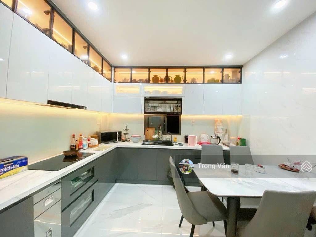 Mặt tiền lý thường kiệt (30m)  nhà 6 tầng 360m² sàn hc đủ. giá 32,5 tỷ