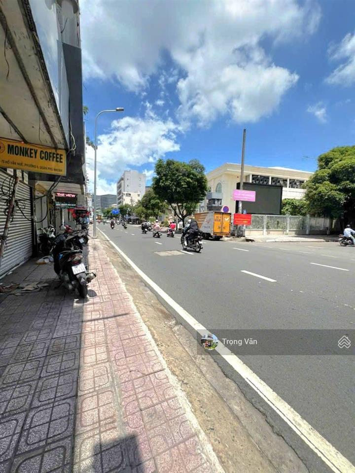 Cho thuê nhà nguyên căn mặt tiền hồ văn huê  ngang 4m x 10m. giá 21 triệu/th