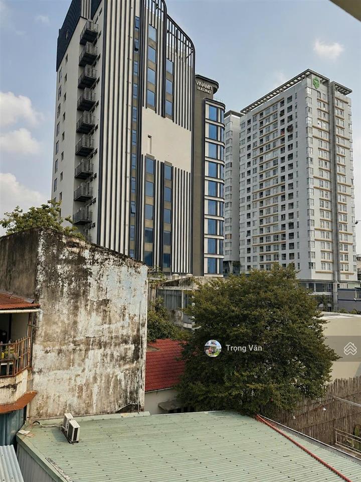 Mặt tiền gần nguyễn văn trỗi  ngang 4,05m  nhà mới 5 tầng 8 phòng. giá 11,1 tỷ  hđ thuê 36 triệu