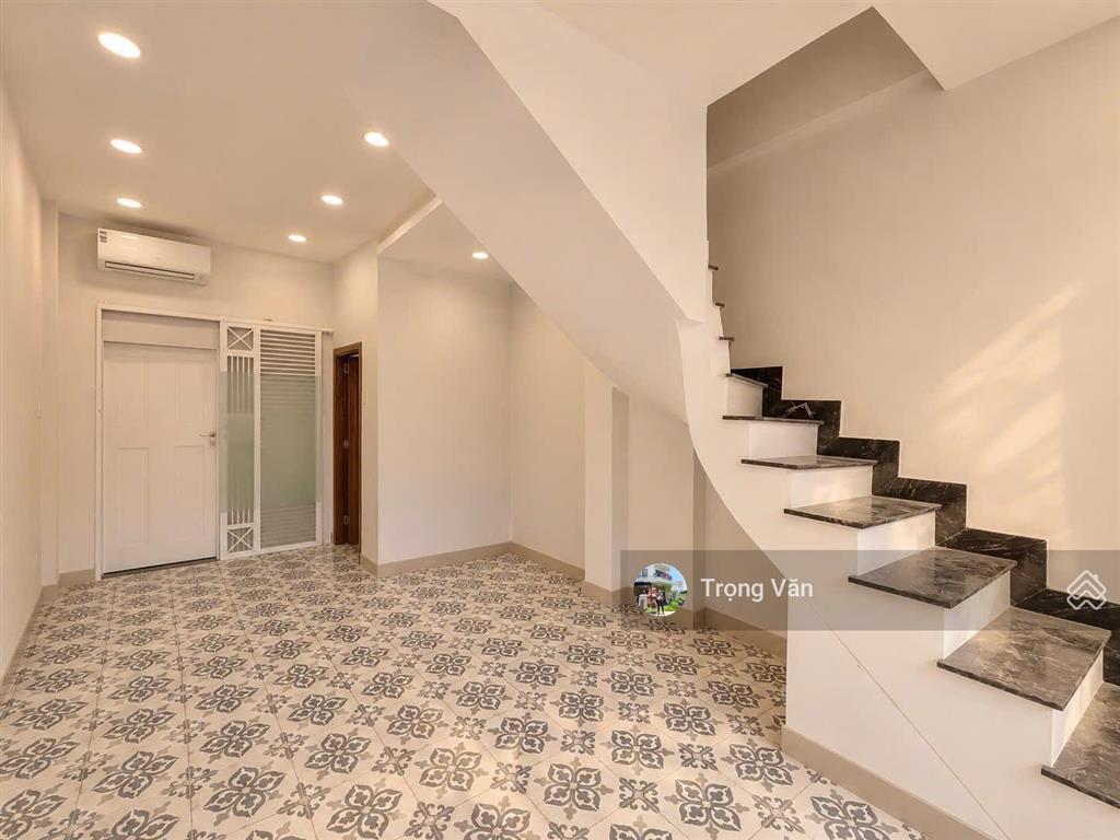 Mặt tiền gần nguyễn văn trỗi  ngang 4,05m  nhà mới 5 tầng 8 phòng. giá 11,1 tỷ  hđ thuê 36 triệu