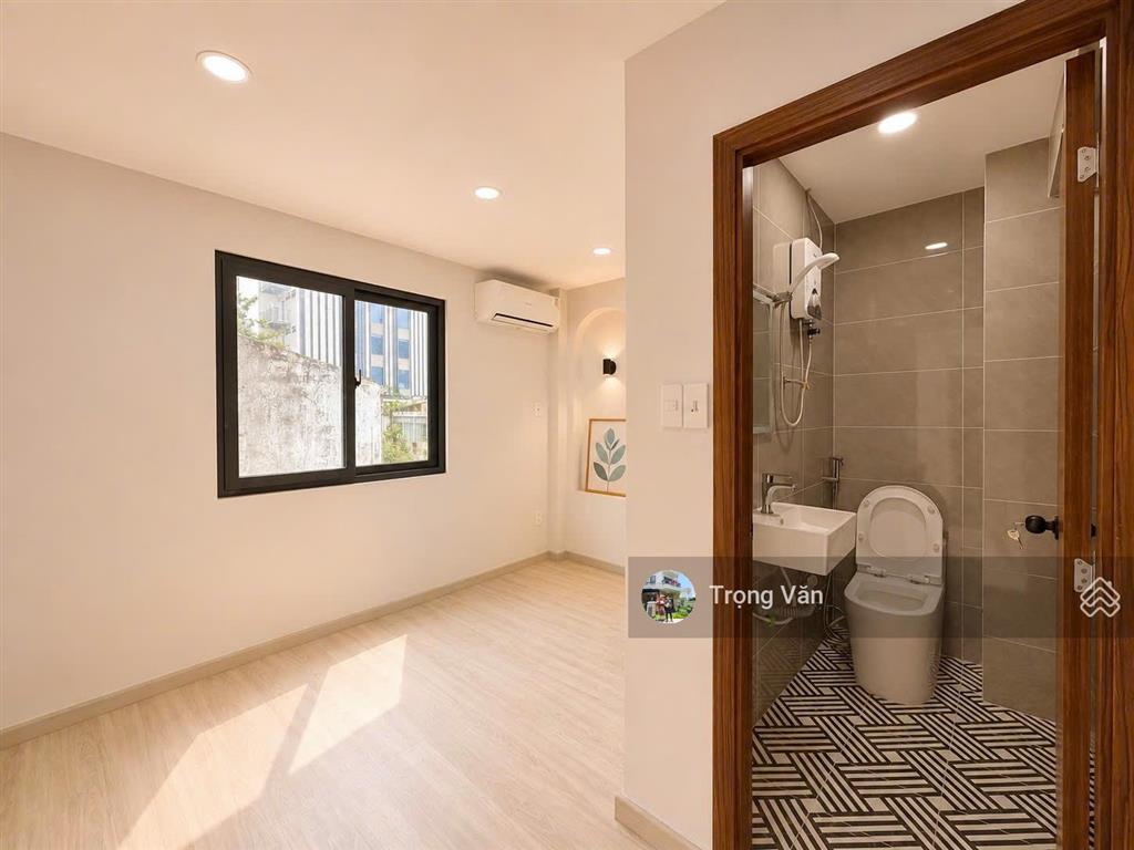 Mặt tiền gần nguyễn văn trỗi  ngang 4,05m  nhà mới 5 tầng 8 phòng. giá 11,1 tỷ  hđ thuê 36 triệu