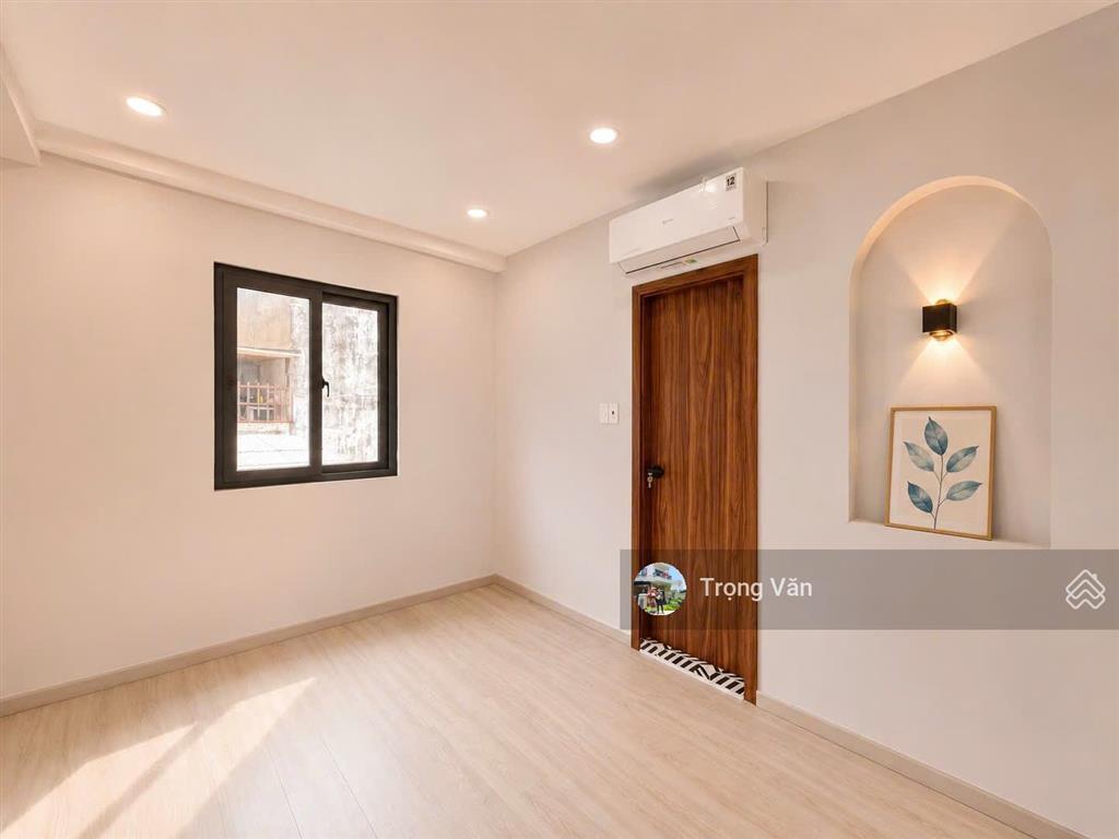 Mặt tiền gần nguyễn văn trỗi  ngang 4,05m  nhà mới 5 tầng 8 phòng. giá 11,1 tỷ  hđ thuê 36 triệu