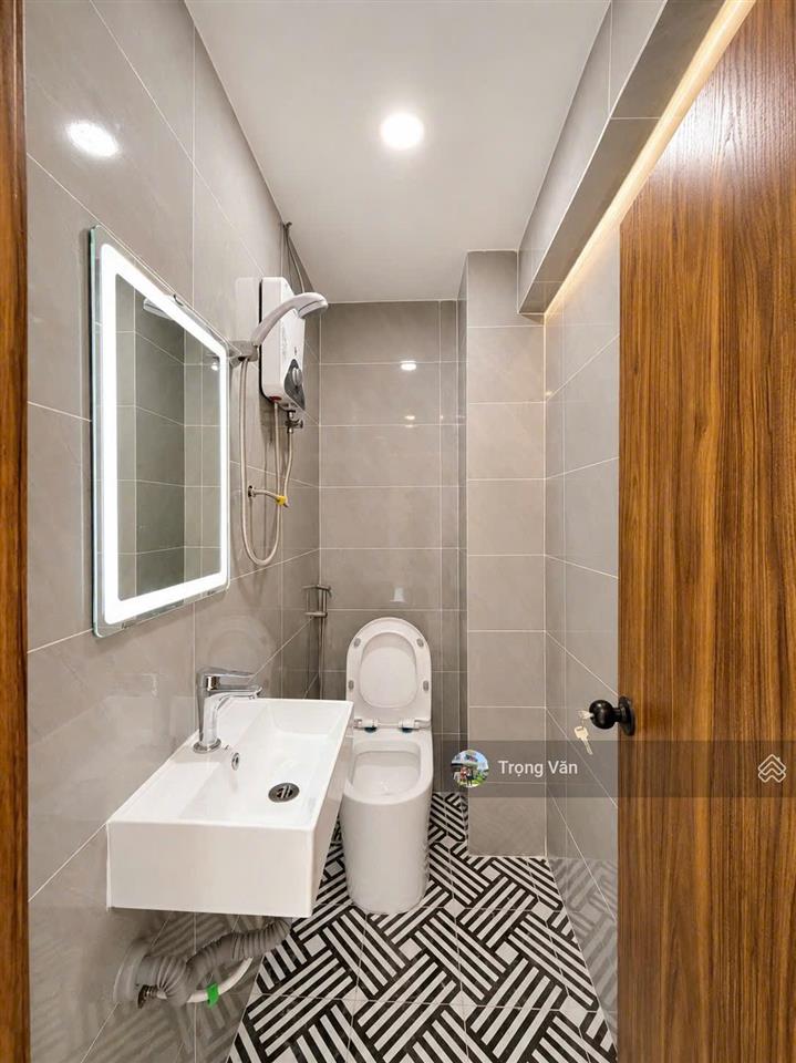 Mặt tiền gần nguyễn văn trỗi  ngang 4,05m  nhà mới 5 tầng 8 phòng. giá 11,1 tỷ  hđ thuê 36 triệu