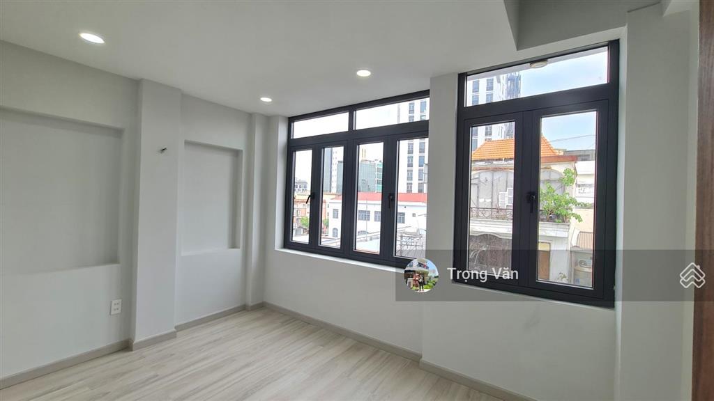 Mặt tiền gần nguyễn văn trỗi  ngang 4,05m  nhà mới 5 tầng 8 phòng. giá 11,1 tỷ  hđ thuê 36 triệu