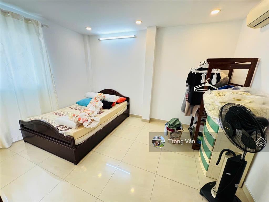 Mặt tiền bờ kè trường sa  ngang 5,3m  nhà 5 tầng 4pn 4wc. chỉ 15 tỷ