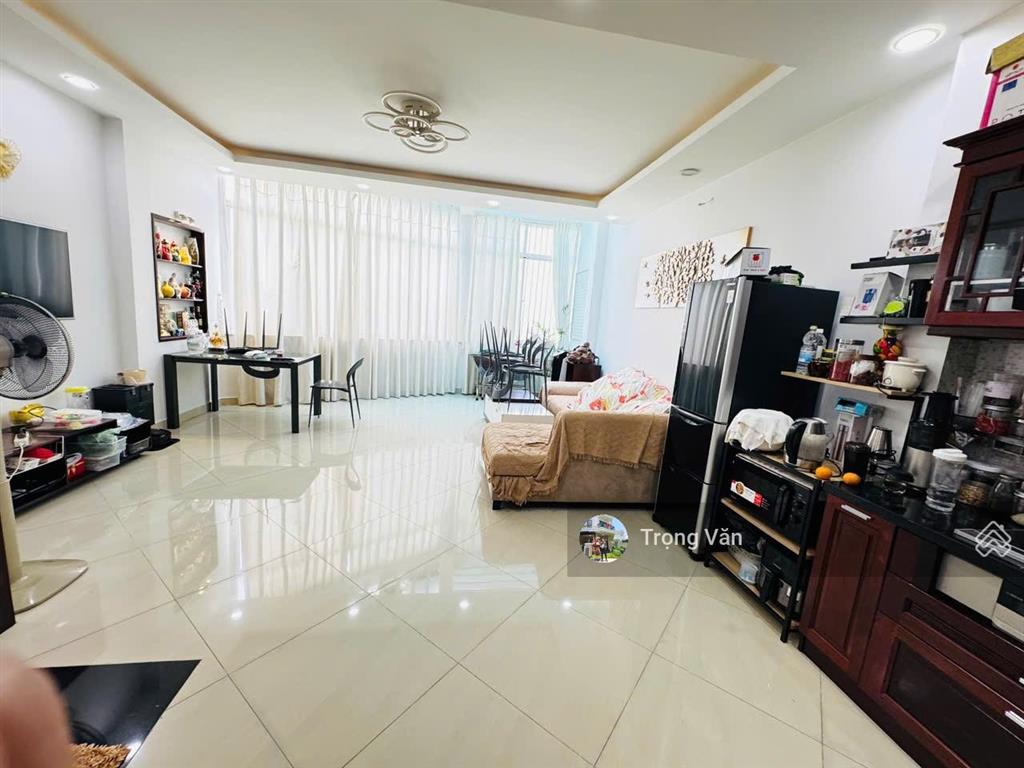 Mặt tiền bờ kè trường sa  ngang 5,3m  nhà 5 tầng 4pn 4wc. chỉ 15 tỷ