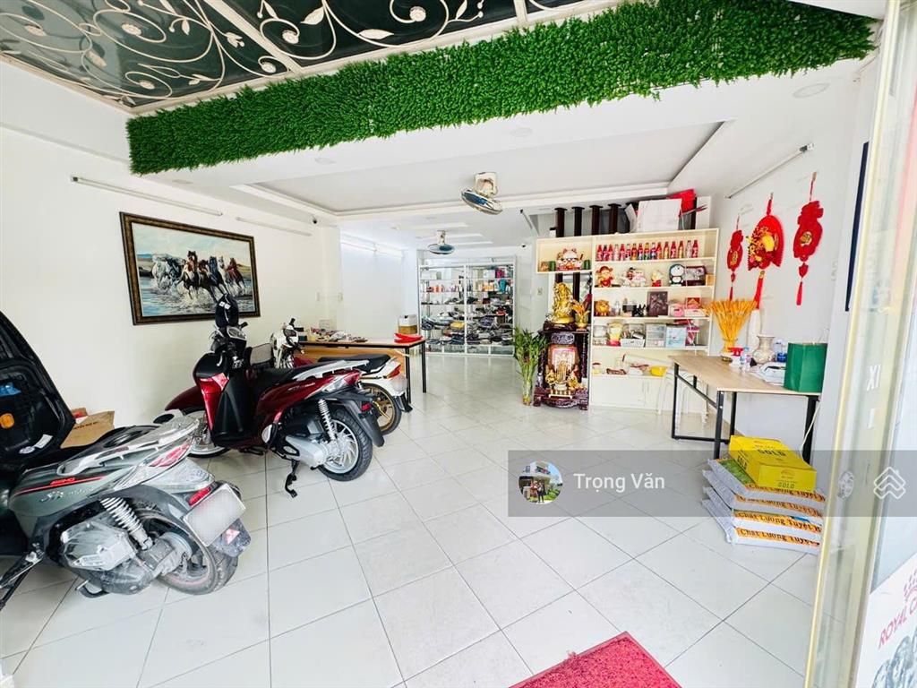 Mặt tiền bờ kè trường sa  ngang 5,3m  nhà 5 tầng 4pn 4wc. chỉ 15 tỷ