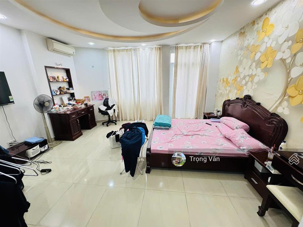 Mặt tiền bờ kè trường sa  ngang 5,3m  nhà 5 tầng 4pn 4wc. chỉ 15 tỷ