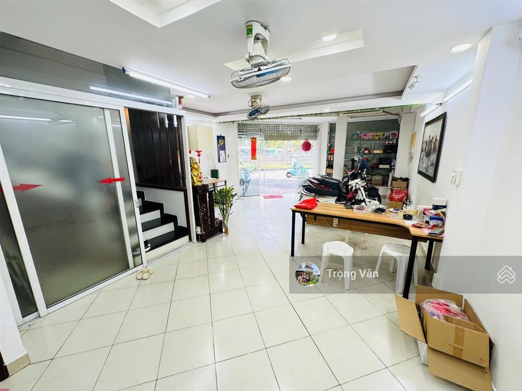 Mặt tiền bờ kè trường sa  ngang 5,3m  nhà 5 tầng 4pn 4wc. chỉ 15 tỷ