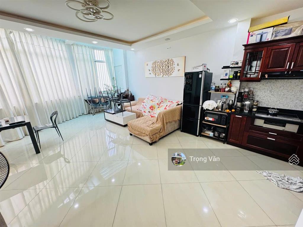 Mặt tiền bờ kè trường sa  ngang 5,3m  nhà 5 tầng 4pn 4wc. chỉ 15 tỷ