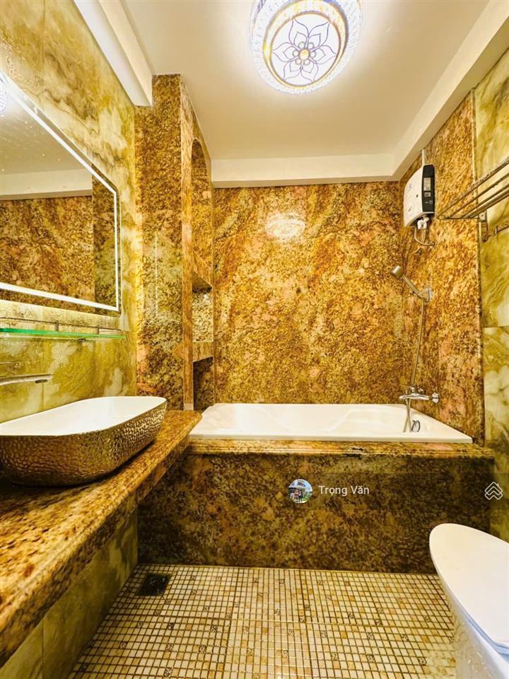 Xe hơi đỗ cửa  cạnh nhà thờ sao mai  nhà mới sổ 73,7m². chỉ 11,5 tỷ