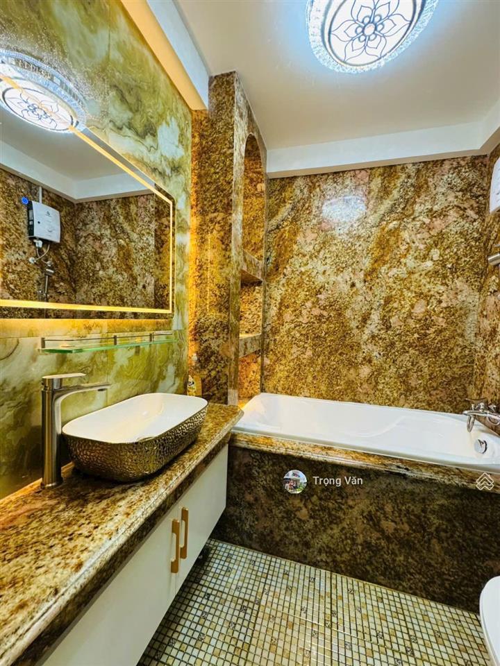 Xe hơi đỗ cửa  cạnh nhà thờ sao mai  nhà mới sổ 73,7m². chỉ 11,5 tỷ