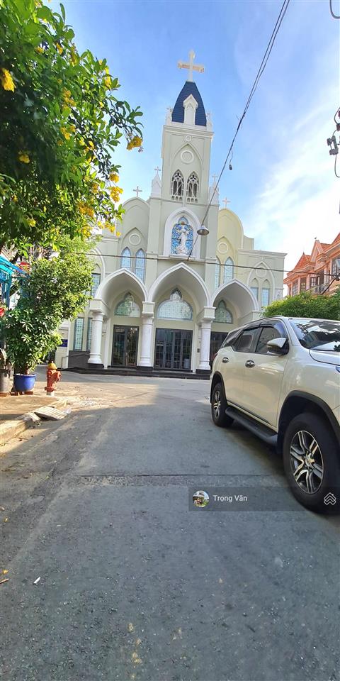Xe hơi đỗ cửa  cạnh nhà thờ sao mai  nhà mới sổ 73,7m². chỉ 11,5 tỷ