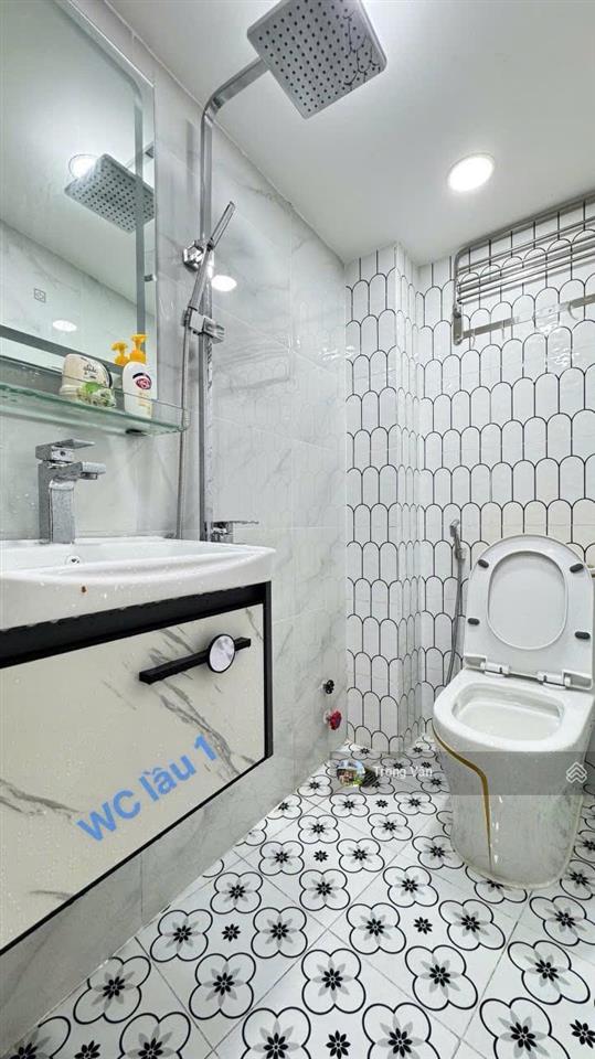 Nhà mặt tiền phan văn trị  4 tầng 6 pn  dt 63m² đất (ngang 5,3m). chỉ 11,6 tỷ