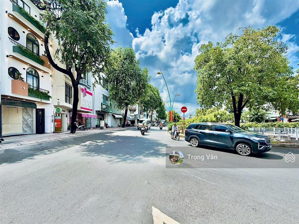 Chỉ 10,55 tỷ  mặt tiền trường sa view đẹp  nhà mới 5 tầng  ngang 4,48m
