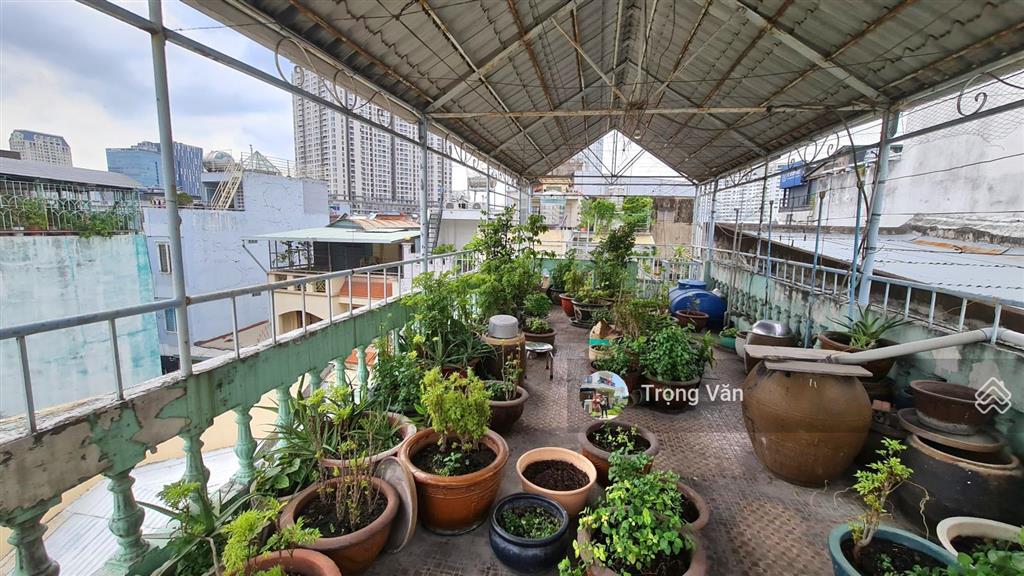 Diện tích khủng 165m²  có thể tách thành 2 căn  xe hơi đỗ cửa  nhà cũ 5 tầng hc đủ. giá 19,5 tỷ